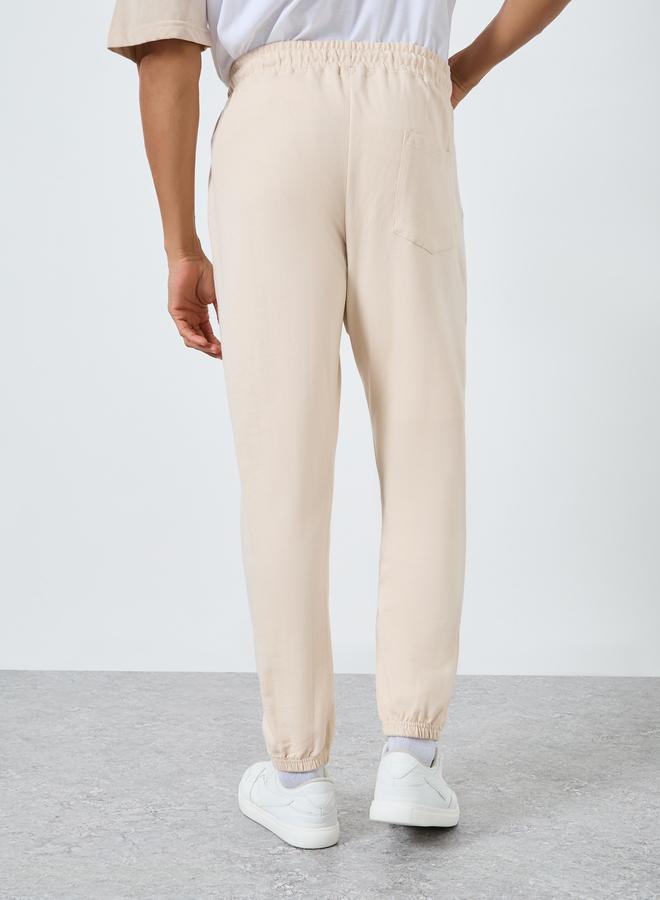 ستايلي جوغر قصة ضيقة بطبعة أجزاء - Image 4